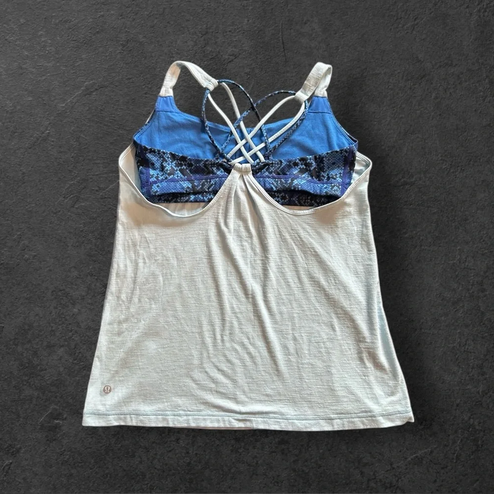 Lululemon Women's 4 Blue Snake Print Flow Y Tank Built-in Bra Pilates Aesthetic - Picture 3 of 9